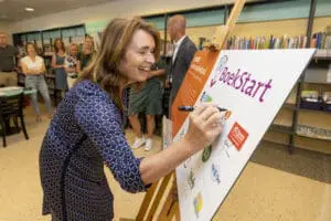 renske van kooij ondertekent het convenant