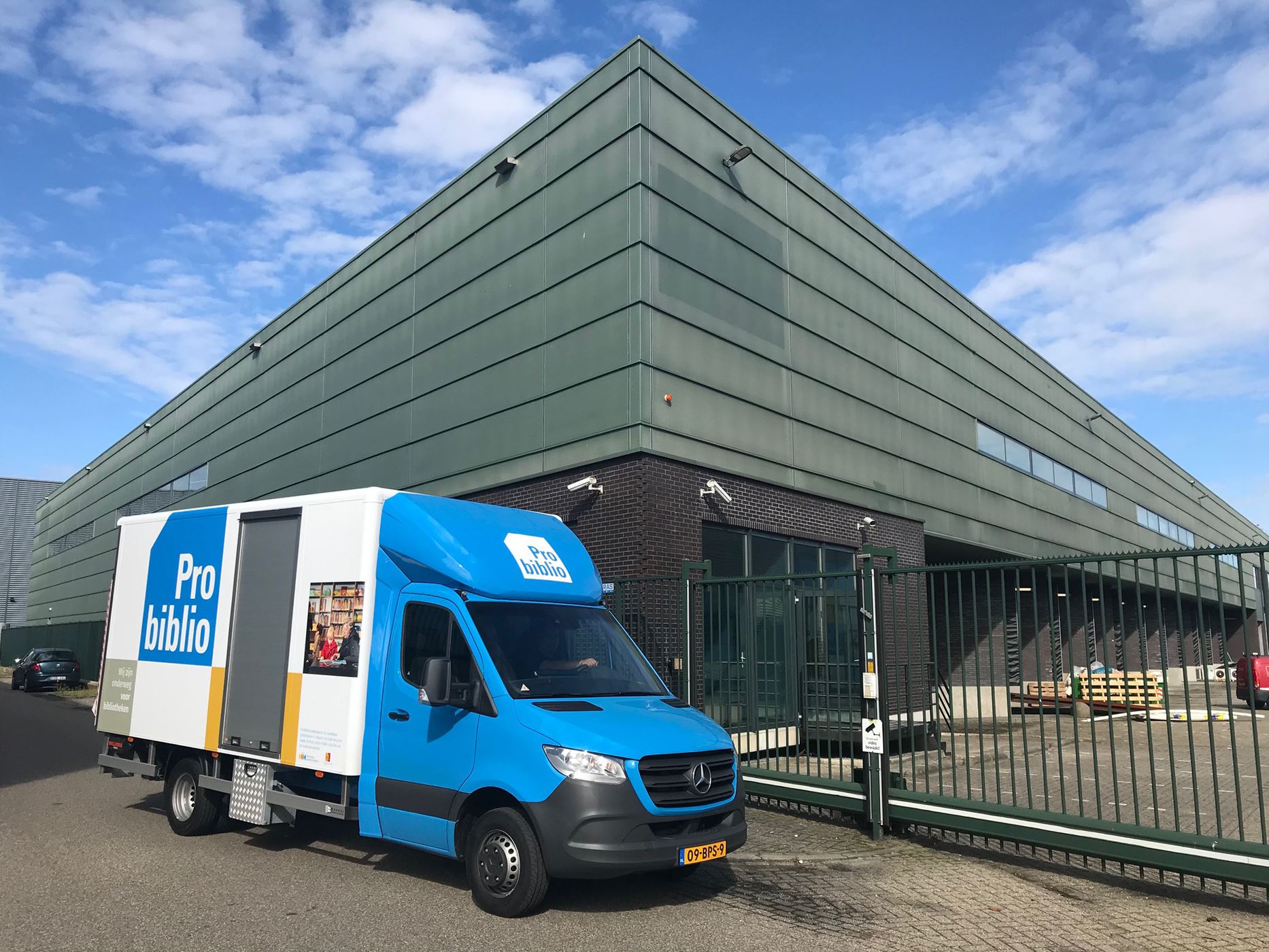 Probiblio busje op weg naar bibliotheken