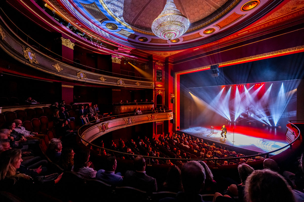 stadsschouwburg-haarlem-jubileum-uitkoop-alpha-security-optreden-cabaret-show
